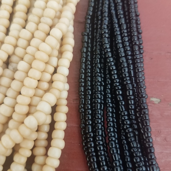 Vintage seed bead necklaces - Picture 2 of 2